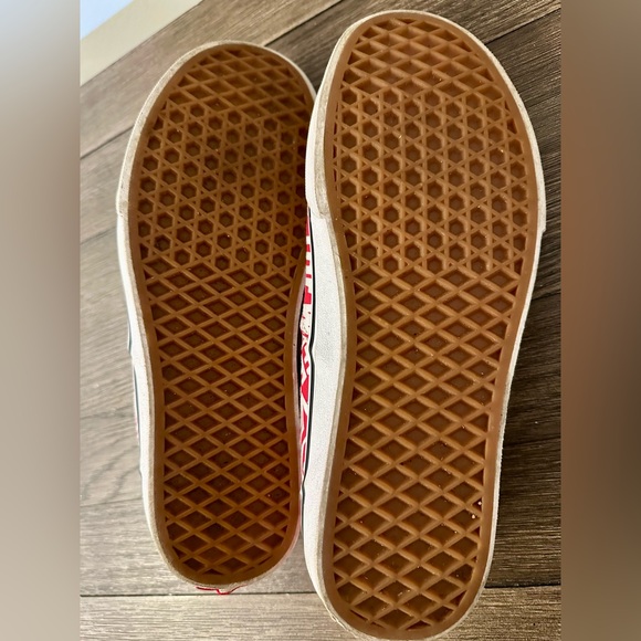 Vans Red White All Over Logo
Lace Up Casual Sneakers Men's
Size 9 Women's 11 - Picture 8 of 8